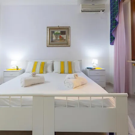 Aparthotel Vacanze Paradiso - Oasi Di Tranquillita Con Piscina E Giardino A 10 Min Dal Mare