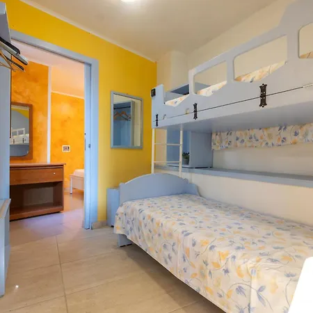 Aparthotel Vacanze Paradiso - Oasi Di Tranquillita Con Piscina E Giardino A 10 Min Dal Mare