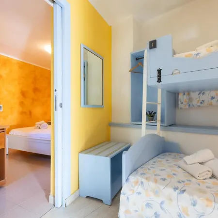 Aparthotel Vacanze Paradiso - Oasi Di Tranquillita Con Piscina E Giardino A 10 Min Dal Mare 3*