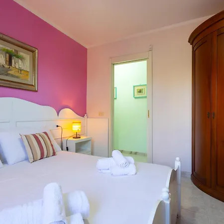 Vacanze Paradiso - Oasi Di Tranquillita Con Piscina E Giardino A 10 Min Dal Mare Neviano