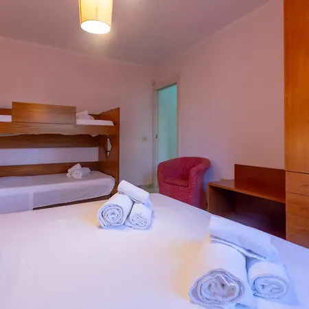 Aparthotel Vacanze Paradiso - Oasi Di Tranquillita Con Piscina E Giardino A 10 Min Dal Mare 3*