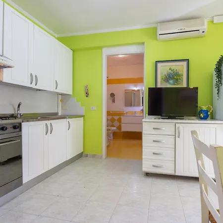Vacanze Paradiso - Oasi Di Tranquillita Con Piscina E Giardino A 10 Min Dal Mare 3* Neviano