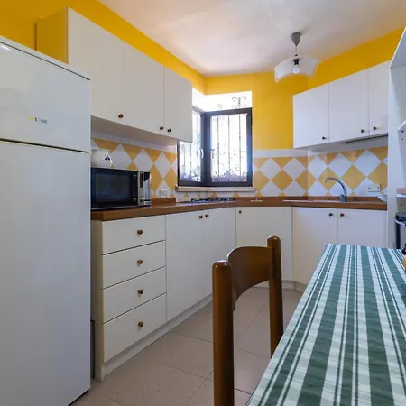 Aparthotel Vacanze Paradiso - Oasi Di Tranquillita Con Piscina E Giardino A 10 Min Dal Mare