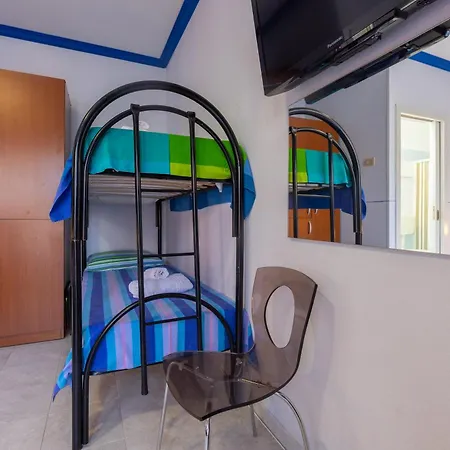 Vacanze Paradiso - Oasi Di Tranquillita Con Piscina E Giardino A 10 Min Dal Mare Aparthotel 3*