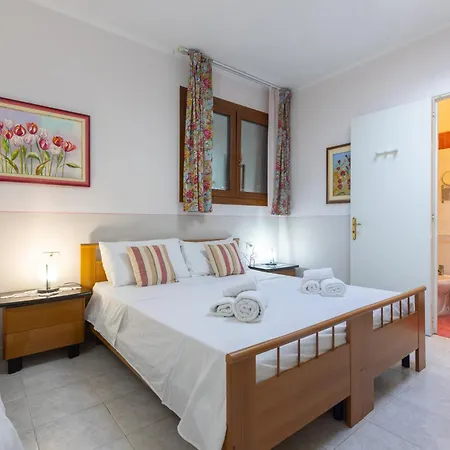 Vacanze Paradiso - Oasi Di Tranquillita Con Piscina E Giardino A 10 Min Dal Mare