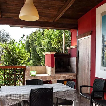 Aparthotel Vacanze Paradiso - Oasi Di Tranquillita Con Piscina E Giardino A 10 Min Dal Mare Neviano