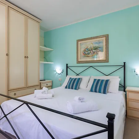 Aparthotel Vacanze Paradiso - Oasi Di Tranquillita Con Piscina E Giardino A 10 Min Dal Mare