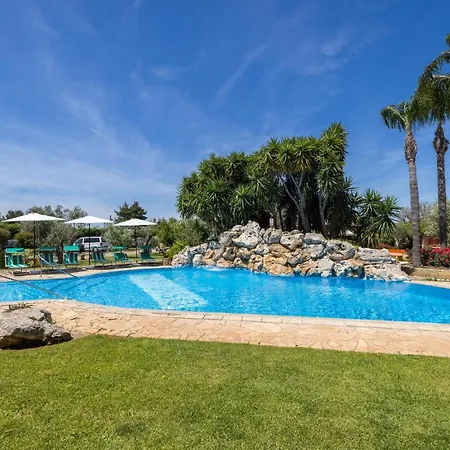 Vacanze Paradiso - Oasi Di Tranquillita Con Piscina E Giardino A 10 Min Dal Mare Neviano