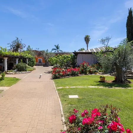 Vacanze Paradiso - Oasi Di Tranquillita Con Piscina E Giardino A 10 Min Dal Mare