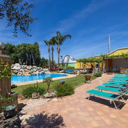 Aparthotel Vacanze Paradiso - Oasi Di Tranquillita Con Piscina E Giardino A 10 Min Dal Mare