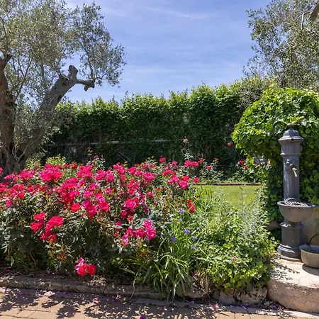 Vacanze Paradiso - Oasi Di Tranquillita Con Piscina E Giardino A 10 Min Dal Mare 3* Neviano