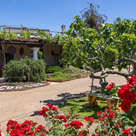 Vacanze Paradiso - Oasi Di Tranquillita Con Piscina E Giardino A 10 Min Dal Mare Appart hôtel