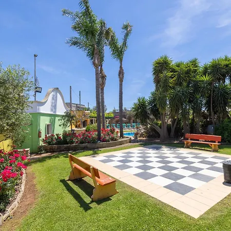 Vacanze Paradiso - Oasi Di Tranquillita Con Piscina E Giardino A 10 Min Dal Mare Aparthotel Neviano