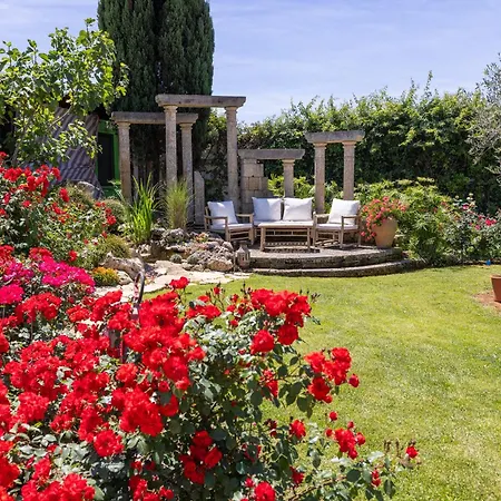 Vacanze Paradiso - Oasi Di Tranquillita Con Piscina E Giardino A 10 Min Dal Mare Aparthotel Neviano
