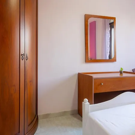 Vacanze Paradiso - Oasi Di Tranquillita Con Piscina E Giardino A 10 Min Dal Mare Aparthotel
