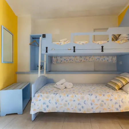 Aparthotel Vacanze Paradiso - Oasi Di Tranquillita Con Piscina E Giardino A 10 Min Dal Mare 3*