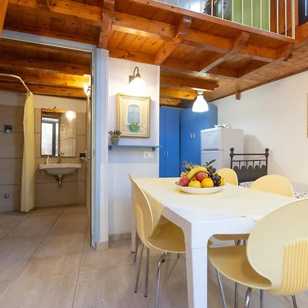Aparthotel Vacanze Paradiso - Oasi Di Tranquillita Con Piscina E Giardino A 10 Min Dal Mare Neviano