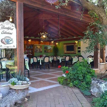 Vacanze Paradiso - Oasi Di Tranquillita Con Piscina E Giardino A 10 Min Dal Mare Neviano