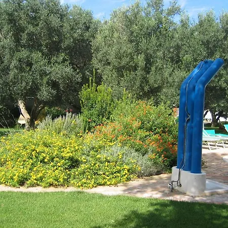 Vacanze Paradiso - Oasi Di Tranquillita Con Piscina E Giardino A 10 Min Dal Mare Neviano